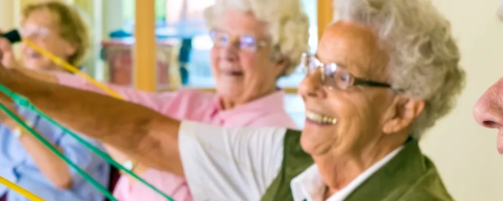 Ergotherapeut Leipzig Übungen | Senioren Gymnastik mit Bändern